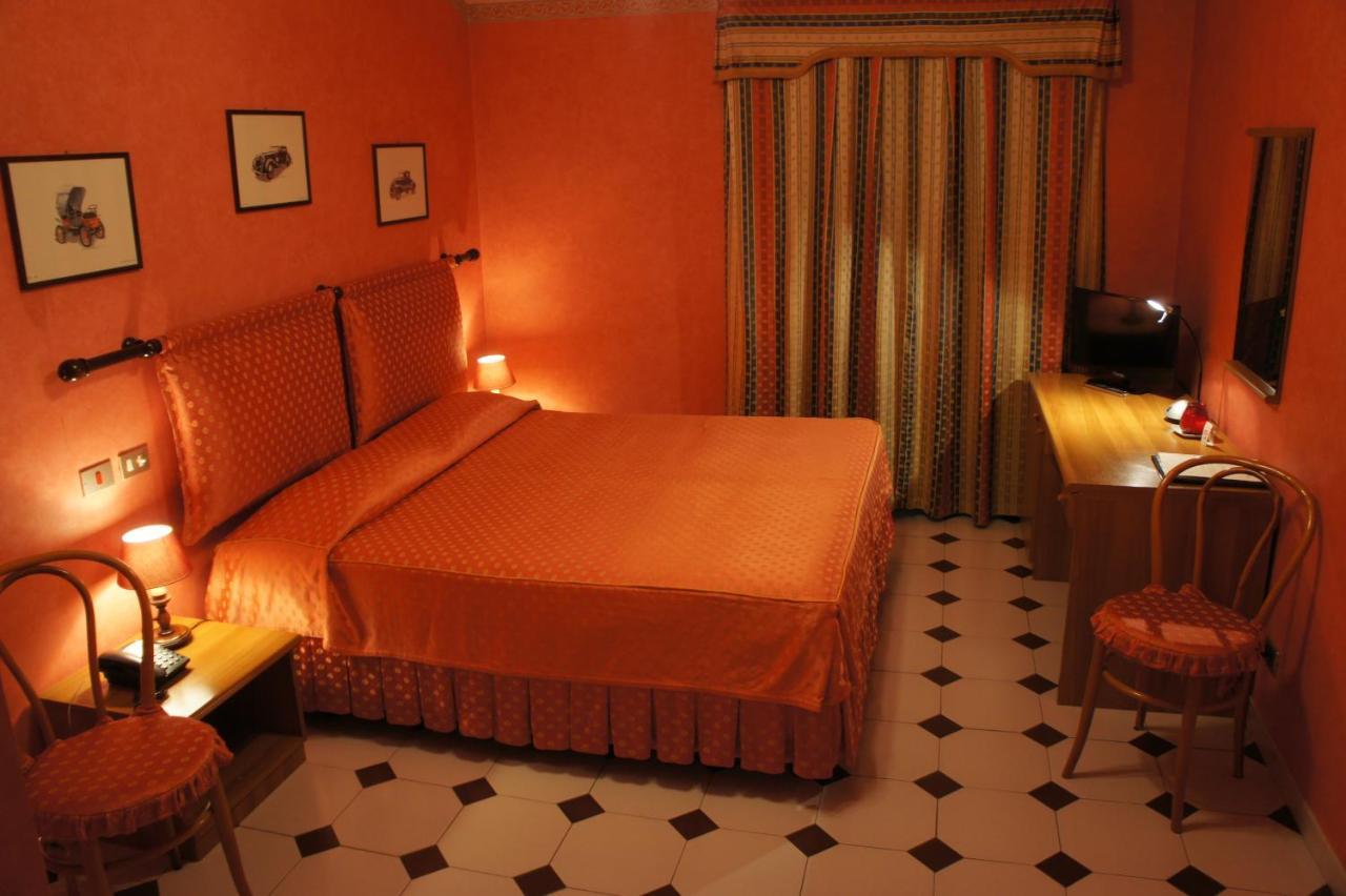 Park Hotel Villa Salzea Trofarello Exterior foto